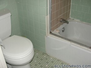 1110 Commonwealth Ave, Unit 316 in Boston, MA - Foto de edificio - Building Photo