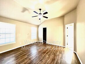 11600 SW 10th St in Yukon, OK - Building Photo - Building Photo