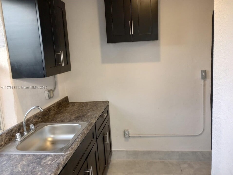 1241 Dr Martin Luther King Jr Blvd, Unit 3 in Belle Glade, FL - Building Photo