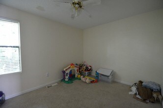 6247 Lucille Dr in North Charleston, SC - Foto de edificio - Building Photo