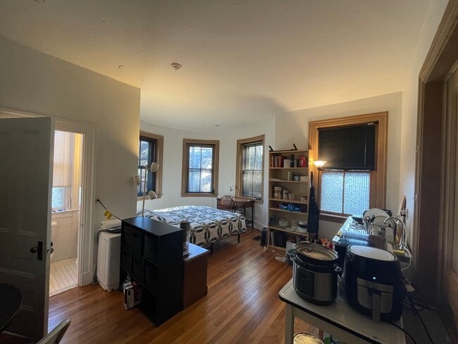 70 Mount Vernon St, Unit 1R in Cambridge, MA - Building Photo - Building Photo