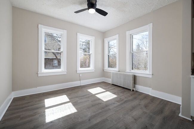 117-119 S Hamilton St in Poughkeepsie, NY - Foto de edificio - Interior Photo