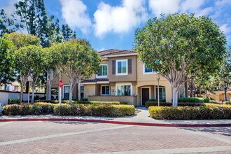 225 Gallery Way in Tustin, CA - Building Photo - Building Photo