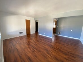 704 W 14th St in The Dalles, OR - Building Photo - Building Photo