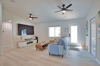 3887 Hawkeye Cir in Sarasota, FL - Building Photo - Building Photo
