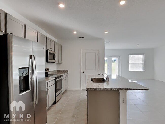 6975 Faben Ln in Zephyrhills, FL - Building Photo - Building Photo