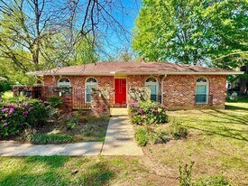 329 Northwestern Rd in Montgomery, AL - Building Photo