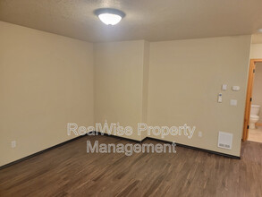 502 SW Evergreen Ave in Redmond, OR - Building Photo - Building Photo