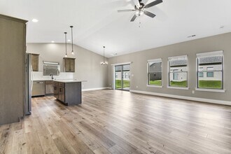 1608 Delane Dr in Mahomet, IL - Building Photo - Building Photo