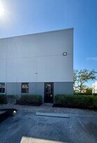 8821 Business Park Dr in Ft. Myers, FL - Building Photo
