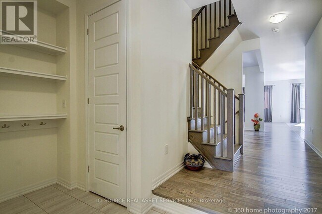 176 Beaveridge Ave in Oakville, ON - Building Photo - Building Photo