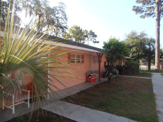 6326 Alaska Ave in New Port Richey, FL - Building Photo - Building Photo