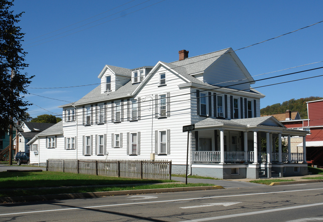 217-219 Henderson St in Lock Haven, PA - Building Photo