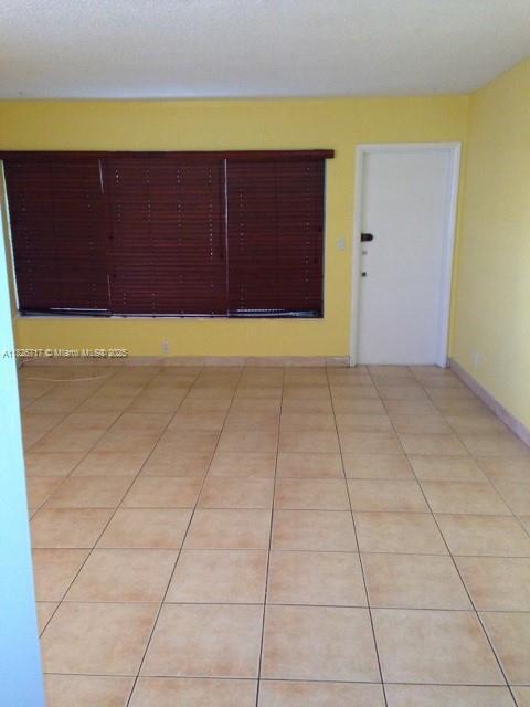 1460 NE 169th St in North Miami Beach, FL - Building Photo - Building Photo