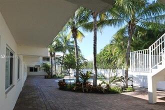 1878 NE 46th St, Unit C2 in Fort Lauderdale, FL - Foto de edificio - Building Photo