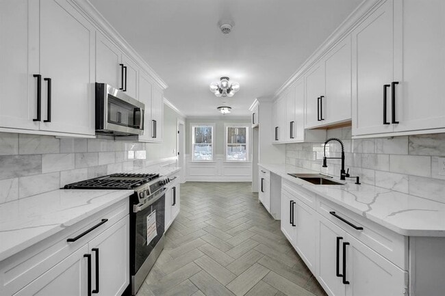 7002 Batavia Pl in Harrison, NY - Building Photo - Building Photo