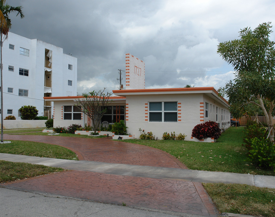 1727 Dewey St in Hollywood, FL - Building Photo