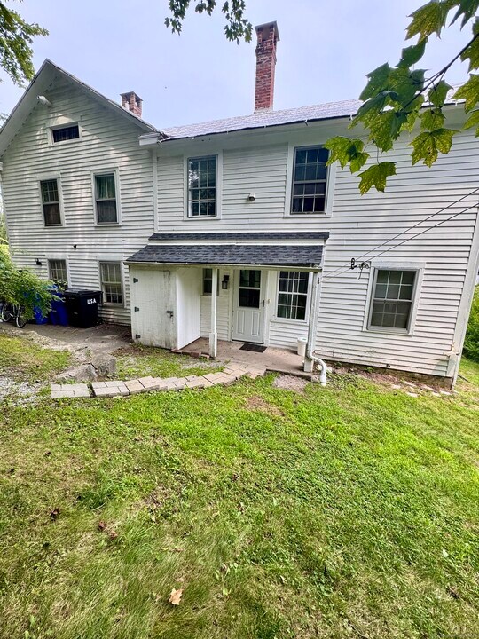 111 Rockwell St-Unit -1st Floor in Winchester, CT - Building Photo