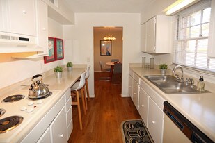 Woodland Village Apartments in Columbia, SC - Building Photo