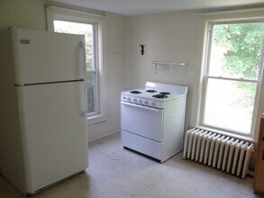 146 Colchester Ave in Burlington, VT - Building Photo - Building Photo