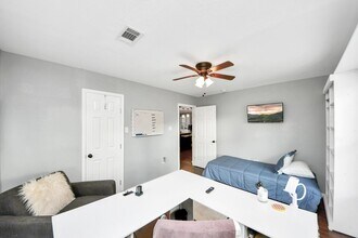 7032 Conley St in Houston, TX - Building Photo - Building Photo