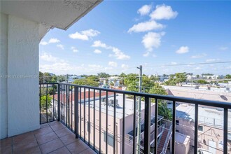 6960 Rue Vendome in Miami, FL - Building Photo - Building Photo