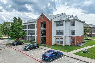 Century Court Apartments in Plano, TX - Building Photo