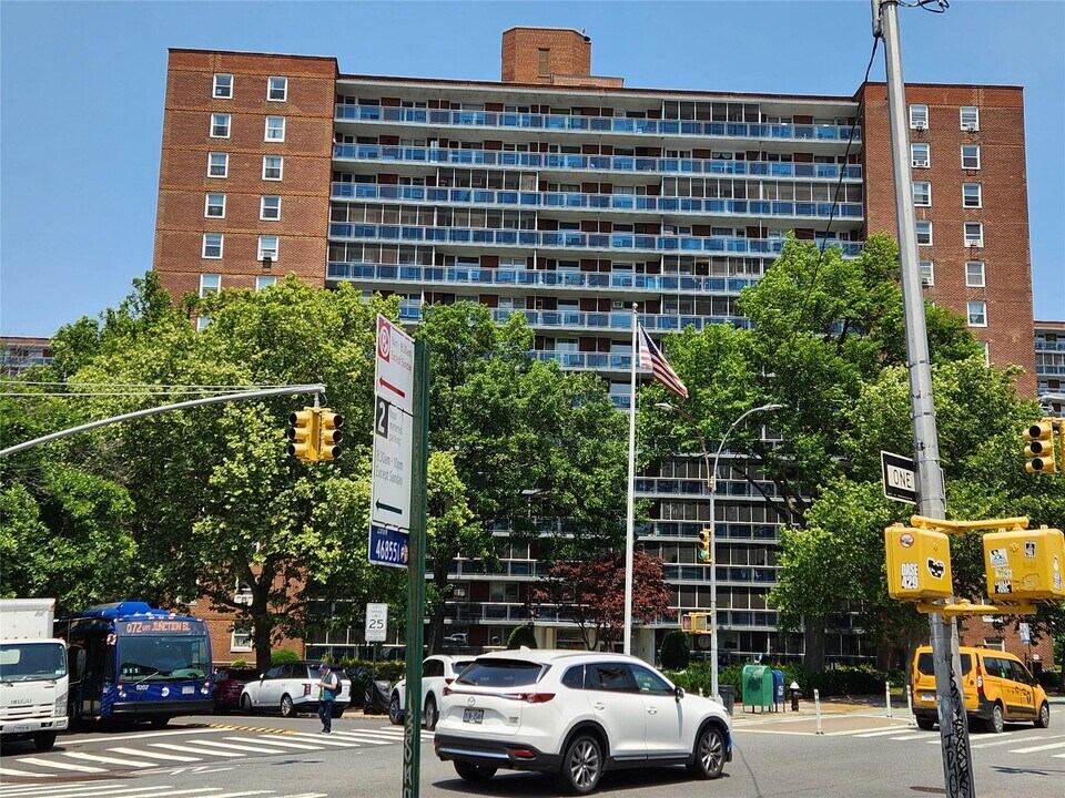 97-7-97-63 63rd Rd in Queens, NY - Building Photo