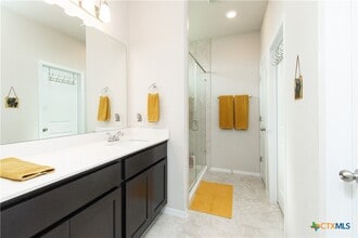 220 Blue Agate Ct in Jarrell, TX - Foto de edificio - Building Photo