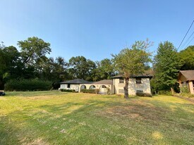 410 Cordell St in Crockett, TX - Building Photo