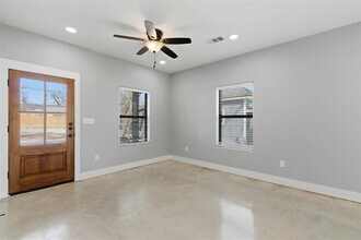 1004 W Hanna St in Denison, TX - Building Photo - Building Photo