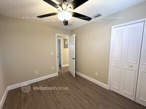 1016 Pioneer Dr in Deltona, FL - Foto de edificio - Building Photo