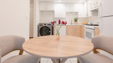 5 Davis Ave in Brookline, MA - Building Photo - Building Photo