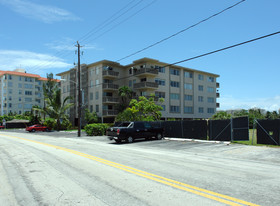 Kingsley Arms Apartments in Bay Harbor Islands, FL - Building Photo