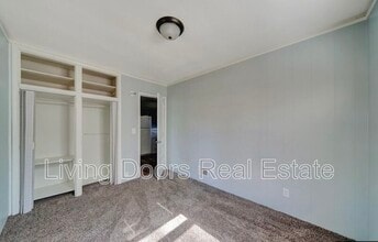 350 S 38th St in Lincoln, NE - Building Photo - Building Photo