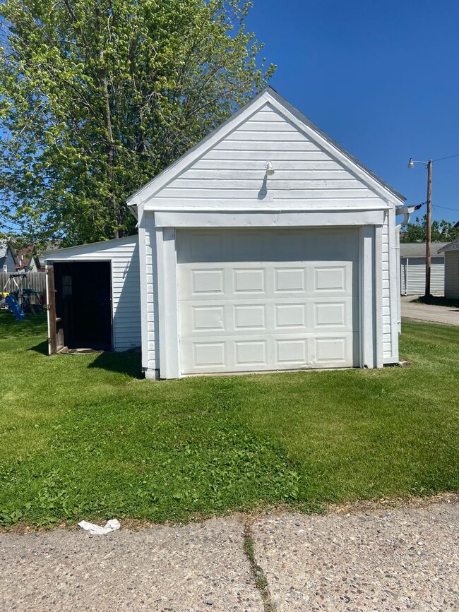 1618 19th Ave in Moline, IL - Building Photo - Building Photo