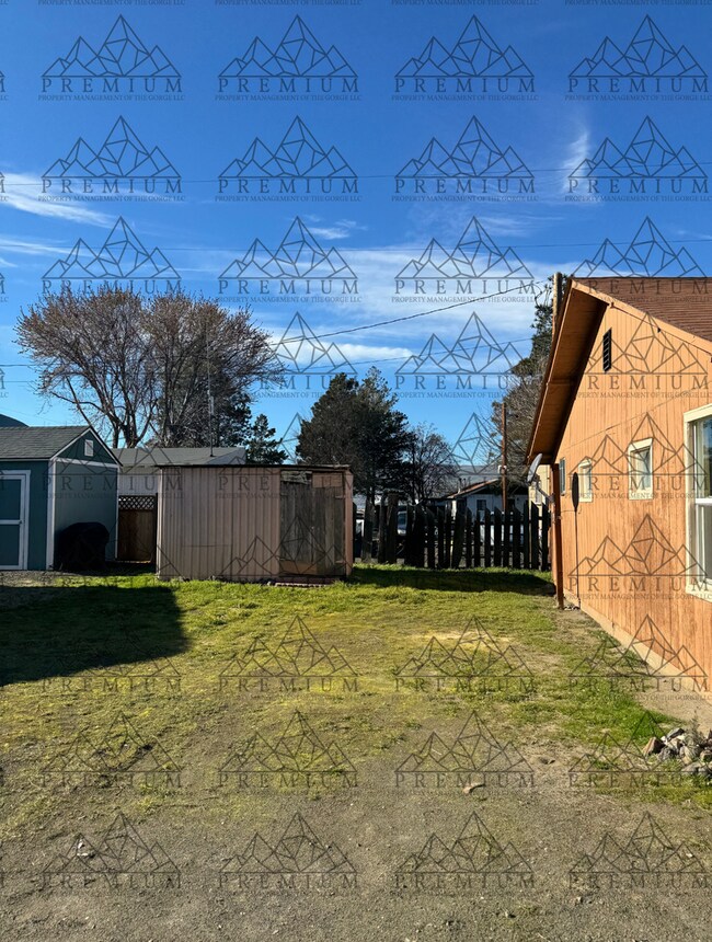 408 Vista Dr in Rufus, OR - Building Photo - Building Photo