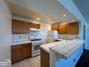 7570 W Flamingo Rd in Las Vegas, NV - Foto de edificio - Building Photo