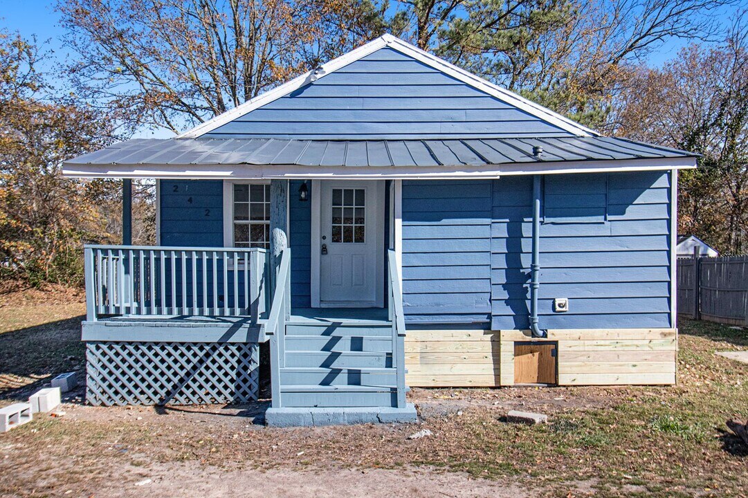 242 Cross St in Loganville, GA - Building Photo