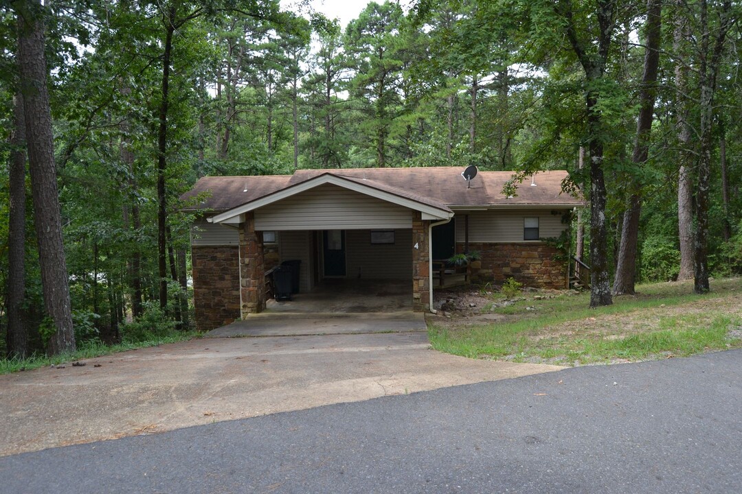 4 Astorga Cir in Hot Springs Village, AR - Building Photo