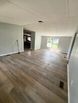 8318 CR 643 in Bushnell, FL - Building Photo