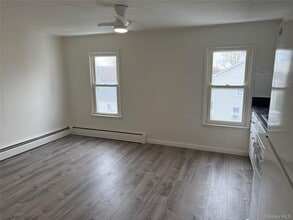 102 S John St in Pearl River, NY - Building Photo - Building Photo