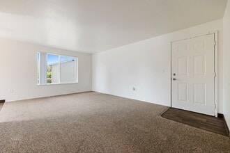 Orchards Apartments in Canby, OR - Foto de edificio - Building Photo