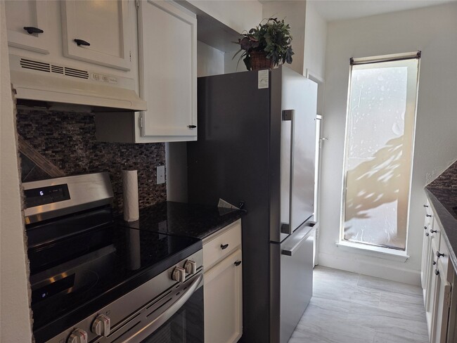 10075 Westpark Dr in Houston, TX - Foto de edificio - Building Photo