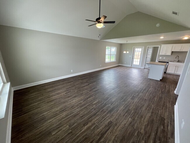 7045 White Pine Ave in Statesboro, GA - Building Photo - Building Photo