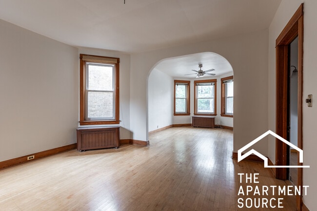 2042 W Armitage Ave, Unit 1 in Chicago, IL - Building Photo - Building Photo