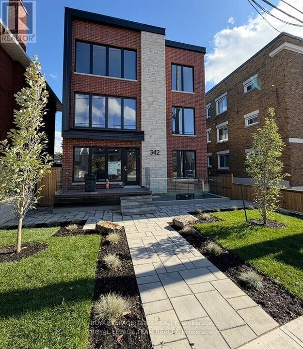342 Fifth Ave in Ottawa, ON - Building Photo