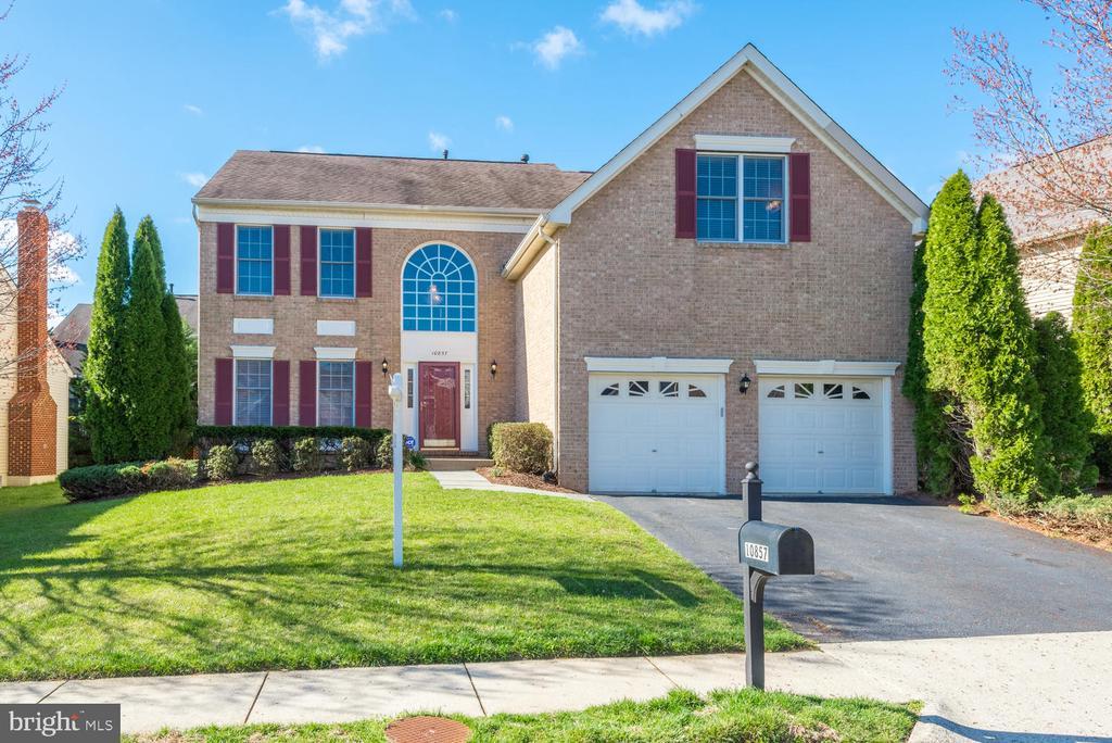 10857 Hunter Gate Way in Reston, VA - Building Photo