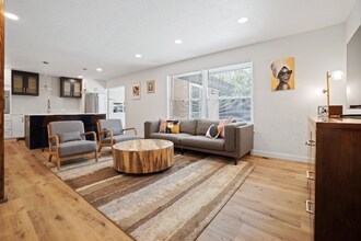 6050 E Alameda Ave in Denver, CO - Building Photo - Building Photo