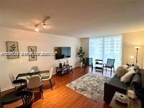 2775 NE 187th St, Unit 319 in Aventura, FL - Foto de edificio - Building Photo